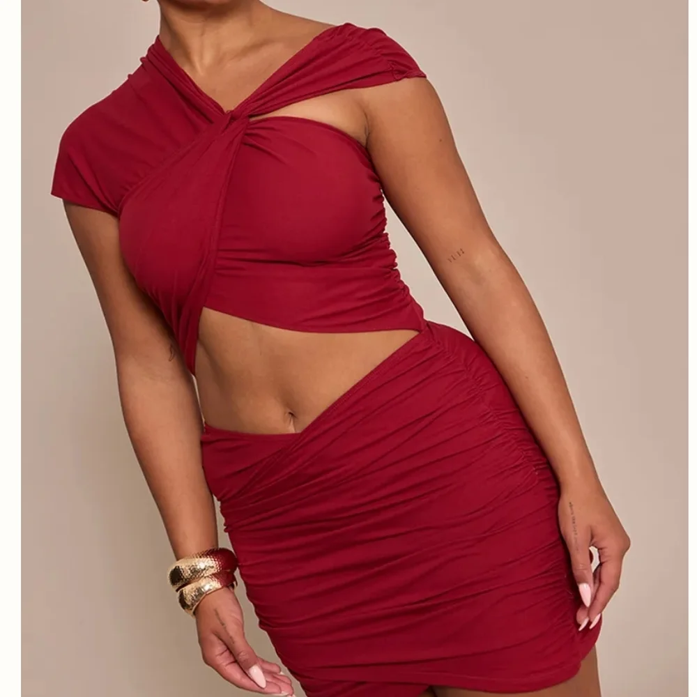PrettyLittleThing Ruched Wine Red Mini Dress - Picture 4 of 5